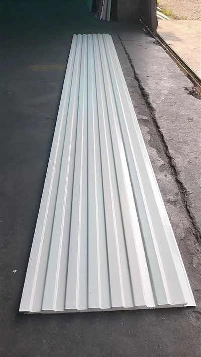 Panell de metall tallat per a paret exterior